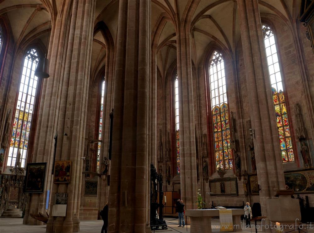 Norimberga (Germania) - Foresta di colonne nella Chiesa di San Sebaldo